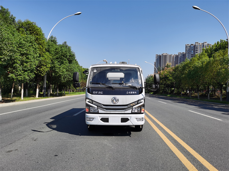華通牌小多利卡洗掃車