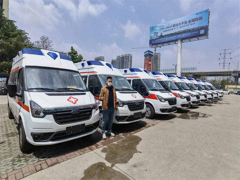 濟寧市衛健委批量救護車交付現場