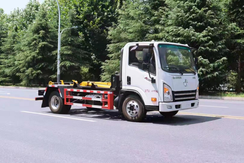 華通牌大運(yùn)藍(lán)牌勾臂垃圾車