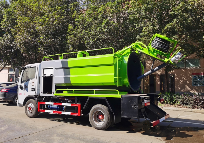 華通牌小多利卡清洗吸污車