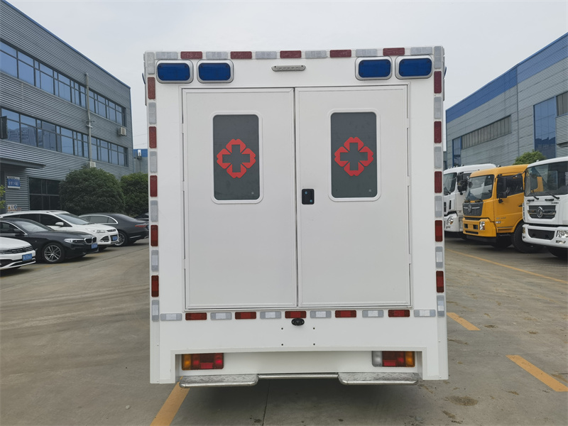 華通牌依維柯歐霸四驅(qū)方艙救護(hù)車