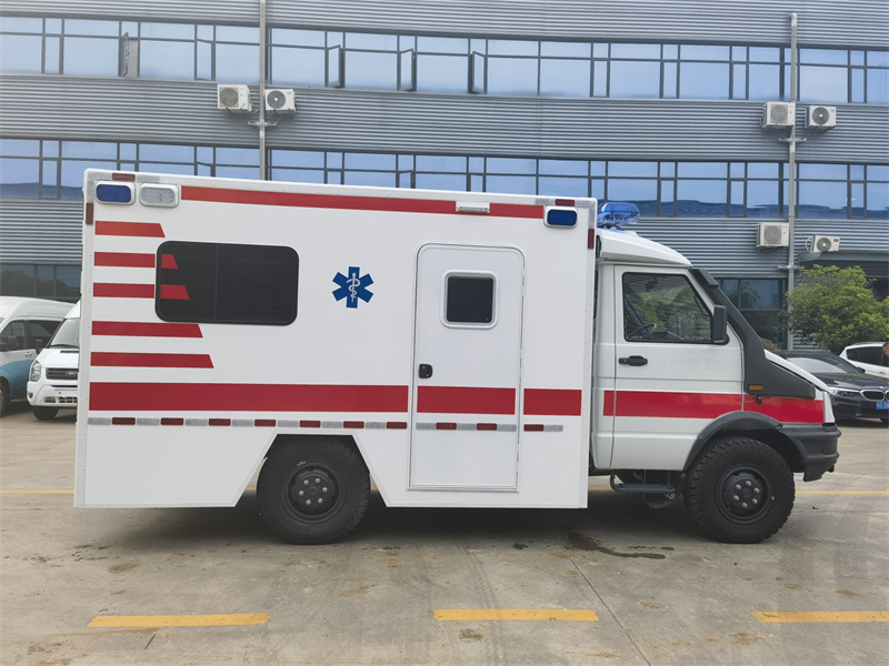 華通牌依維柯歐霸四驅(qū)方艙救護(hù)車