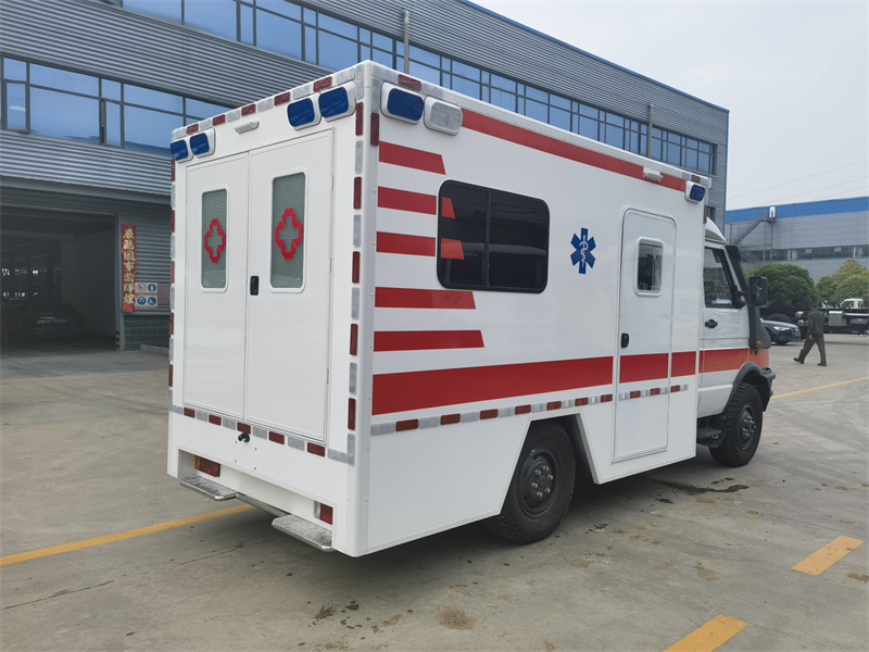 華通牌依維柯歐霸四驅(qū)方艙救護(hù)車
