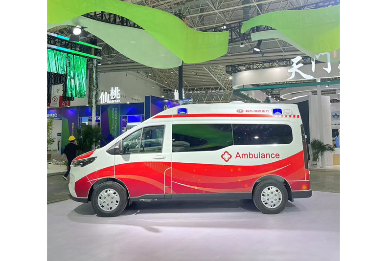 華通牌依維柯聚星新能源救護車